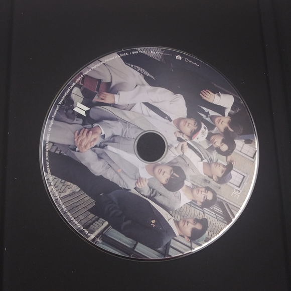 BTS BE album - Picture 6 of 14